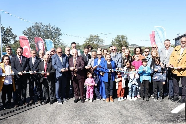 NİLÜFER’DE SAHİPSİZ HAYVANLAR İÇİN “UMUT AĞACI” AÇILD