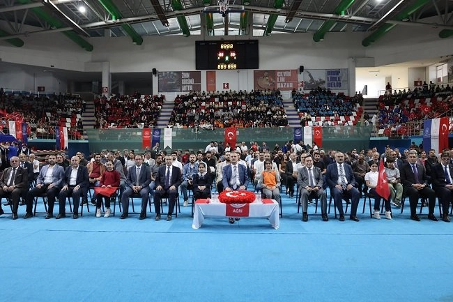  Valimiz Sayın Önder BOZKURT, AGÂH Spor Okulları