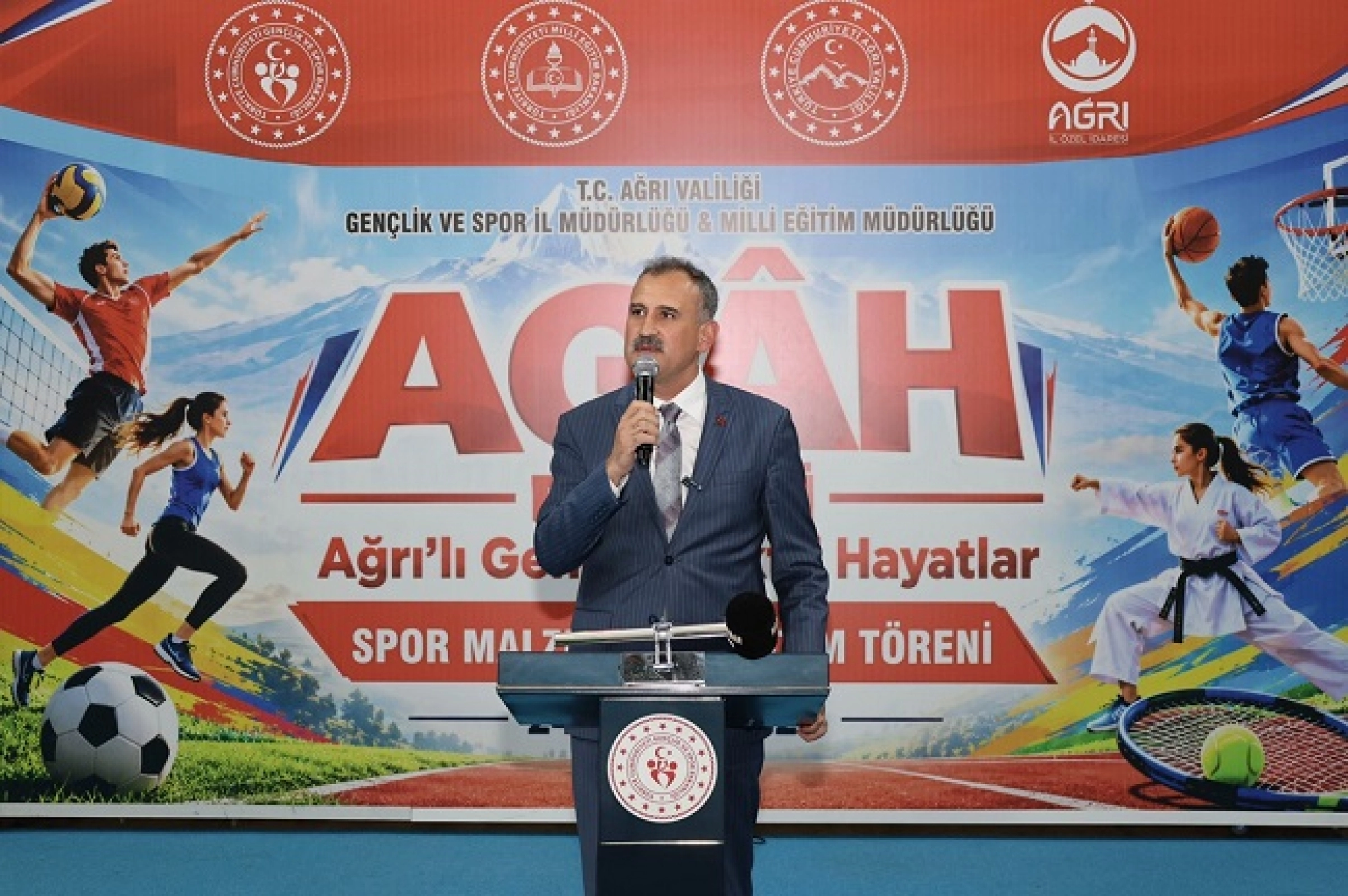  Valimiz Sayın Önder BOZKURT, AGÂH Spor Okulları